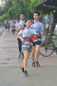 BIB: 3852
                            <button type="button" onclick="openModal(6480237)" class="btn btn-primary btn-sm float-right btn-popup" data-toggle="modal" data-target=".modal-high-quality">
                        <i class="fas fa-shopping-cart"></i> Add to Cart
                    </button>
                                            <button type="button" onclick="isThisMe(6480237, true)" class="btn btn-success btn-sm float-right btn-popup btn-isme hidden" data-toggle="tooltip" data-placement="bottom" title="นี่คือรูปของคุณใช่ไหม คลิกที่นี่เพื่อเอาเข้าอัลบั้ม">
                        <i class="fas fa-plus"></i> Add to album
                    </button>
                    <button type="button" onclick="isThisMe(6480237, false)" class="btn btn-warning btn-sm float-right btn-popup btn-isnotme hidden">
                        <i class="fas fa-ban"></i> Remove from album
                    </button>