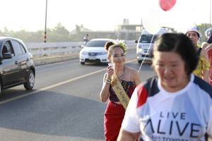 BIB: 297, 478
                            <button type="button" onclick="openModal(6426832)" class="btn btn-primary btn-sm float-right btn-popup" data-toggle="modal" data-target=".modal-high-quality">
                        <i class="fas fa-shopping-cart"></i> Add to Cart
                    </button>
                                            <button type="button" onclick="isThisMe(6426832, true)" class="btn btn-success btn-sm float-right btn-popup btn-isme hidden" data-toggle="tooltip" data-placement="bottom" title="นี่คือรูปของคุณใช่ไหม คลิกที่นี่เพื่อเอาเข้าอัลบั้ม">
                        <i class="fas fa-plus"></i> Add to album
                    </button>
                    <button type="button" onclick="isThisMe(6426832, false)" class="btn btn-warning btn-sm float-right btn-popup btn-isnotme hidden">
                        <i class="fas fa-ban"></i> Remove from album
                    </button>