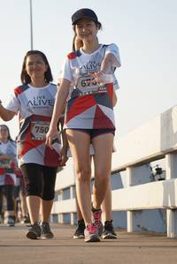 BIB: 670, 750
                            <button type="button" onclick="openModal(6422481)" class="btn btn-primary btn-sm float-right btn-popup" data-toggle="modal" data-target=".modal-high-quality">
                        <i class="fas fa-shopping-cart"></i> Add to Cart
                    </button>
                                            <button type="button" onclick="isThisMe(6422481, true)" class="btn btn-success btn-sm float-right btn-popup btn-isme hidden" data-toggle="tooltip" data-placement="bottom" title="นี่คือรูปของคุณใช่ไหม คลิกที่นี่เพื่อเอาเข้าอัลบั้ม">
                        <i class="fas fa-plus"></i> Add to album
                    </button>
                    <button type="button" onclick="isThisMe(6422481, false)" class="btn btn-warning btn-sm float-right btn-popup btn-isnotme hidden">
                        <i class="fas fa-ban"></i> Remove from album
                    </button>