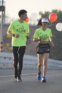 BIB: 
                            <button type="button" onclick="openModal(6424444)" class="btn btn-primary btn-sm float-right btn-popup" data-toggle="modal" data-target=".modal-high-quality">
                        <i class="fas fa-shopping-cart"></i> Add to Cart
                    </button>
                                            <button type="button" onclick="isThisMe(6424444, true)" class="btn btn-success btn-sm float-right btn-popup btn-isme hidden" data-toggle="tooltip" data-placement="bottom" title="นี่คือรูปของคุณใช่ไหม คลิกที่นี่เพื่อเอาเข้าอัลบั้ม">
                        <i class="fas fa-plus"></i> Add to album
                    </button>
                    <button type="button" onclick="isThisMe(6424444, false)" class="btn btn-warning btn-sm float-right btn-popup btn-isnotme hidden">
                        <i class="fas fa-ban"></i> Remove from album
                    </button>