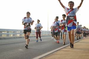 BIB: 2887, 882, 7083
                            <button type="button" onclick="openModal(6444917)" class="btn btn-primary btn-sm float-right btn-popup" data-toggle="modal" data-target=".modal-high-quality">
                        <i class="fas fa-shopping-cart"></i> Add to Cart
                    </button>
                                            <button type="button" onclick="isThisMe(6444917, true)" class="btn btn-success btn-sm float-right btn-popup btn-isme hidden" data-toggle="tooltip" data-placement="bottom" title="นี่คือรูปของคุณใช่ไหม คลิกที่นี่เพื่อเอาเข้าอัลบั้ม">
                        <i class="fas fa-plus"></i> Add to album
                    </button>
                    <button type="button" onclick="isThisMe(6444917, false)" class="btn btn-warning btn-sm float-right btn-popup btn-isnotme hidden">
                        <i class="fas fa-ban"></i> Remove from album
                    </button>