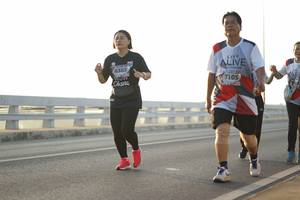 BIB: 6383, 7105
                            <button type="button" onclick="openModal(6445507)" class="btn btn-primary btn-sm float-right btn-popup" data-toggle="modal" data-target=".modal-high-quality">
                        <i class="fas fa-shopping-cart"></i> Add to Cart
                    </button>
                                            <button type="button" onclick="isThisMe(6445507, true)" class="btn btn-success btn-sm float-right btn-popup btn-isme hidden" data-toggle="tooltip" data-placement="bottom" title="นี่คือรูปของคุณใช่ไหม คลิกที่นี่เพื่อเอาเข้าอัลบั้ม">
                        <i class="fas fa-plus"></i> Add to album
                    </button>
                    <button type="button" onclick="isThisMe(6445507, false)" class="btn btn-warning btn-sm float-right btn-popup btn-isnotme hidden">
                        <i class="fas fa-ban"></i> Remove from album
                    </button>