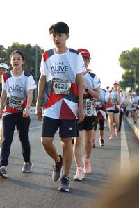 BIB: 6029, 6002, 6313
                            <button type="button" onclick="openModal(6389672)" class="btn btn-primary btn-sm float-right btn-popup" data-toggle="modal" data-target=".modal-high-quality">
                        <i class="fas fa-shopping-cart"></i> Add to Cart
                    </button>
                                            <button type="button" onclick="isThisMe(6389672, true)" class="btn btn-success btn-sm float-right btn-popup btn-isme hidden" data-toggle="tooltip" data-placement="bottom" title="นี่คือรูปของคุณใช่ไหม คลิกที่นี่เพื่อเอาเข้าอัลบั้ม">
                        <i class="fas fa-plus"></i> Add to album
                    </button>
                    <button type="button" onclick="isThisMe(6389672, false)" class="btn btn-warning btn-sm float-right btn-popup btn-isnotme hidden">
                        <i class="fas fa-ban"></i> Remove from album
                    </button>