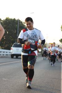 BIB: 2922
                            <button type="button" onclick="openModal(6388303)" class="btn btn-primary btn-sm float-right btn-popup" data-toggle="modal" data-target=".modal-high-quality">
                        <i class="fas fa-shopping-cart"></i> Add to Cart
                    </button>
                                            <button type="button" onclick="isThisMe(6388303, true)" class="btn btn-success btn-sm float-right btn-popup btn-isme hidden" data-toggle="tooltip" data-placement="bottom" title="นี่คือรูปของคุณใช่ไหม คลิกที่นี่เพื่อเอาเข้าอัลบั้ม">
                        <i class="fas fa-plus"></i> Add to album
                    </button>
                    <button type="button" onclick="isThisMe(6388303, false)" class="btn btn-warning btn-sm float-right btn-popup btn-isnotme hidden">
                        <i class="fas fa-ban"></i> Remove from album
                    </button>