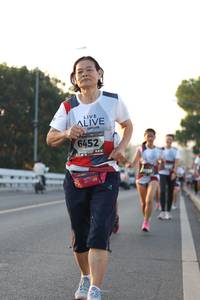 BIB: 6452
                            <button type="button" onclick="openModal(6386537)" class="btn btn-primary btn-sm float-right btn-popup" data-toggle="modal" data-target=".modal-high-quality">
                        <i class="fas fa-shopping-cart"></i> Add to Cart
                    </button>
                                            <button type="button" onclick="isThisMe(6386537, true)" class="btn btn-success btn-sm float-right btn-popup btn-isme hidden" data-toggle="tooltip" data-placement="bottom" title="นี่คือรูปของคุณใช่ไหม คลิกที่นี่เพื่อเอาเข้าอัลบั้ม">
                        <i class="fas fa-plus"></i> Add to album
                    </button>
                    <button type="button" onclick="isThisMe(6386537, false)" class="btn btn-warning btn-sm float-right btn-popup btn-isnotme hidden">
                        <i class="fas fa-ban"></i> Remove from album
                    </button>