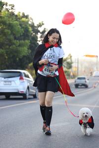 BIB: 610
                            <button type="button" onclick="openModal(6394000)" class="btn btn-primary btn-sm float-right btn-popup" data-toggle="modal" data-target=".modal-high-quality">
                        <i class="fas fa-shopping-cart"></i> Add to Cart
                    </button>
                                            <button type="button" onclick="isThisMe(6394000, true)" class="btn btn-success btn-sm float-right btn-popup btn-isme hidden" data-toggle="tooltip" data-placement="bottom" title="นี่คือรูปของคุณใช่ไหม คลิกที่นี่เพื่อเอาเข้าอัลบั้ม">
                        <i class="fas fa-plus"></i> Add to album
                    </button>
                    <button type="button" onclick="isThisMe(6394000, false)" class="btn btn-warning btn-sm float-right btn-popup btn-isnotme hidden">
                        <i class="fas fa-ban"></i> Remove from album
                    </button>