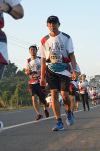 BIB: 6210, 209
                            <button type="button" onclick="openModal(6485548)" class="btn btn-primary btn-sm float-right btn-popup" data-toggle="modal" data-target=".modal-high-quality">
                        <i class="fas fa-shopping-cart"></i> Add to Cart
                    </button>
                                            <button type="button" onclick="isThisMe(6485548, true)" class="btn btn-success btn-sm float-right btn-popup btn-isme hidden" data-toggle="tooltip" data-placement="bottom" title="นี่คือรูปของคุณใช่ไหม คลิกที่นี่เพื่อเอาเข้าอัลบั้ม">
                        <i class="fas fa-plus"></i> Add to album
                    </button>
                    <button type="button" onclick="isThisMe(6485548, false)" class="btn btn-warning btn-sm float-right btn-popup btn-isnotme hidden">
                        <i class="fas fa-ban"></i> Remove from album
                    </button>