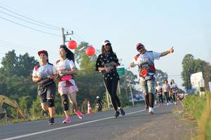 BIB: 6910, 486, 3772
                            <button type="button" onclick="openModal(6462907)" class="btn btn-primary btn-sm float-right btn-popup" data-toggle="modal" data-target=".modal-high-quality">
                        <i class="fas fa-shopping-cart"></i> Add to Cart
                    </button>
                                            <button type="button" onclick="isThisMe(6462907, true)" class="btn btn-success btn-sm float-right btn-popup btn-isme hidden" data-toggle="tooltip" data-placement="bottom" title="นี่คือรูปของคุณใช่ไหม คลิกที่นี่เพื่อเอาเข้าอัลบั้ม">
                        <i class="fas fa-plus"></i> Add to album
                    </button>
                    <button type="button" onclick="isThisMe(6462907, false)" class="btn btn-warning btn-sm float-right btn-popup btn-isnotme hidden">
                        <i class="fas fa-ban"></i> Remove from album
                    </button>