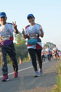 BIB: 4104, 4105
                            <button type="button" onclick="openModal(6463271)" class="btn btn-primary btn-sm float-right btn-popup" data-toggle="modal" data-target=".modal-high-quality">
                        <i class="fas fa-shopping-cart"></i> Add to Cart
                    </button>
                                            <button type="button" onclick="isThisMe(6463271, true)" class="btn btn-success btn-sm float-right btn-popup btn-isme hidden" data-toggle="tooltip" data-placement="bottom" title="นี่คือรูปของคุณใช่ไหม คลิกที่นี่เพื่อเอาเข้าอัลบั้ม">
                        <i class="fas fa-plus"></i> Add to album
                    </button>
                    <button type="button" onclick="isThisMe(6463271, false)" class="btn btn-warning btn-sm float-right btn-popup btn-isnotme hidden">
                        <i class="fas fa-ban"></i> Remove from album
                    </button>