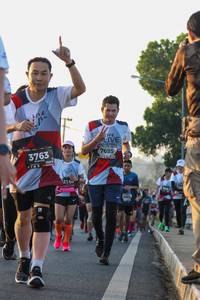 BIB: 7695, 3763, 214
                            <button type="button" onclick="openModal(6427928)" class="btn btn-primary btn-sm float-right btn-popup" data-toggle="modal" data-target=".modal-high-quality">
                        <i class="fas fa-shopping-cart"></i> Add to Cart
                    </button>
                                            <button type="button" onclick="isThisMe(6427928, true)" class="btn btn-success btn-sm float-right btn-popup btn-isme hidden" data-toggle="tooltip" data-placement="bottom" title="นี่คือรูปของคุณใช่ไหม คลิกที่นี่เพื่อเอาเข้าอัลบั้ม">
                        <i class="fas fa-plus"></i> Add to album
                    </button>
                    <button type="button" onclick="isThisMe(6427928, false)" class="btn btn-warning btn-sm float-right btn-popup btn-isnotme hidden">
                        <i class="fas fa-ban"></i> Remove from album
                    </button>