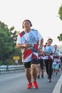 BIB: 265, 6703
                            <button type="button" onclick="openModal(6425685)" class="btn btn-primary btn-sm float-right btn-popup" data-toggle="modal" data-target=".modal-high-quality">
                        <i class="fas fa-shopping-cart"></i> Add to Cart
                    </button>
                                            <button type="button" onclick="isThisMe(6425685, true)" class="btn btn-success btn-sm float-right btn-popup btn-isme hidden" data-toggle="tooltip" data-placement="bottom" title="นี่คือรูปของคุณใช่ไหม คลิกที่นี่เพื่อเอาเข้าอัลบั้ม">
                        <i class="fas fa-plus"></i> Add to album
                    </button>
                    <button type="button" onclick="isThisMe(6425685, false)" class="btn btn-warning btn-sm float-right btn-popup btn-isnotme hidden">
                        <i class="fas fa-ban"></i> Remove from album
                    </button>