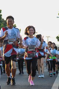 BIB: 6642, 6695, 316
                            <button type="button" onclick="openModal(6429480)" class="btn btn-primary btn-sm float-right btn-popup" data-toggle="modal" data-target=".modal-high-quality">
                        <i class="fas fa-shopping-cart"></i> Add to Cart
                    </button>
                                            <button type="button" onclick="isThisMe(6429480, true)" class="btn btn-success btn-sm float-right btn-popup btn-isme hidden" data-toggle="tooltip" data-placement="bottom" title="นี่คือรูปของคุณใช่ไหม คลิกที่นี่เพื่อเอาเข้าอัลบั้ม">
                        <i class="fas fa-plus"></i> Add to album
                    </button>
                    <button type="button" onclick="isThisMe(6429480, false)" class="btn btn-warning btn-sm float-right btn-popup btn-isnotme hidden">
                        <i class="fas fa-ban"></i> Remove from album
                    </button>