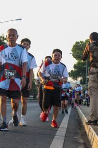 BIB: 7032, 3764, 3114
                            <button type="button" onclick="openModal(6427829)" class="btn btn-primary btn-sm float-right btn-popup" data-toggle="modal" data-target=".modal-high-quality">
                        <i class="fas fa-shopping-cart"></i> Add to Cart
                    </button>
                                            <button type="button" onclick="isThisMe(6427829, true)" class="btn btn-success btn-sm float-right btn-popup btn-isme hidden" data-toggle="tooltip" data-placement="bottom" title="นี่คือรูปของคุณใช่ไหม คลิกที่นี่เพื่อเอาเข้าอัลบั้ม">
                        <i class="fas fa-plus"></i> Add to album
                    </button>
                    <button type="button" onclick="isThisMe(6427829, false)" class="btn btn-warning btn-sm float-right btn-popup btn-isnotme hidden">
                        <i class="fas fa-ban"></i> Remove from album
                    </button>