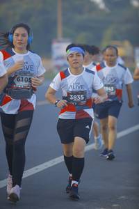 BIB: 6105, 943, 3835
                            <button type="button" onclick="openModal(6431339)" class="btn btn-primary btn-sm float-right btn-popup" data-toggle="modal" data-target=".modal-high-quality">
                        <i class="fas fa-shopping-cart"></i> Add to Cart
                    </button>
                                            <button type="button" onclick="isThisMe(6431339, true)" class="btn btn-success btn-sm float-right btn-popup btn-isme hidden" data-toggle="tooltip" data-placement="bottom" title="นี่คือรูปของคุณใช่ไหม คลิกที่นี่เพื่อเอาเข้าอัลบั้ม">
                        <i class="fas fa-plus"></i> Add to album
                    </button>
                    <button type="button" onclick="isThisMe(6431339, false)" class="btn btn-warning btn-sm float-right btn-popup btn-isnotme hidden">
                        <i class="fas fa-ban"></i> Remove from album
                    </button>