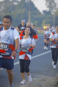 BIB: 2112, 7280
                            <button type="button" onclick="openModal(6434556)" class="btn btn-primary btn-sm float-right btn-popup" data-toggle="modal" data-target=".modal-high-quality">
                        <i class="fas fa-shopping-cart"></i> Add to Cart
                    </button>
                                            <button type="button" onclick="isThisMe(6434556, true)" class="btn btn-success btn-sm float-right btn-popup btn-isme hidden" data-toggle="tooltip" data-placement="bottom" title="นี่คือรูปของคุณใช่ไหม คลิกที่นี่เพื่อเอาเข้าอัลบั้ม">
                        <i class="fas fa-plus"></i> Add to album
                    </button>
                    <button type="button" onclick="isThisMe(6434556, false)" class="btn btn-warning btn-sm float-right btn-popup btn-isnotme hidden">
                        <i class="fas fa-ban"></i> Remove from album
                    </button>