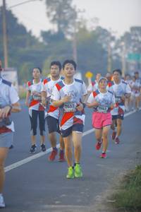 BIB: 016, 7632, 7041
                            <button type="button" onclick="openModal(6431795)" class="btn btn-primary btn-sm float-right btn-popup" data-toggle="modal" data-target=".modal-high-quality">
                        <i class="fas fa-shopping-cart"></i> Add to Cart
                    </button>
                                            <button type="button" onclick="isThisMe(6431795, true)" class="btn btn-success btn-sm float-right btn-popup btn-isme hidden" data-toggle="tooltip" data-placement="bottom" title="นี่คือรูปของคุณใช่ไหม คลิกที่นี่เพื่อเอาเข้าอัลบั้ม">
                        <i class="fas fa-plus"></i> Add to album
                    </button>
                    <button type="button" onclick="isThisMe(6431795, false)" class="btn btn-warning btn-sm float-right btn-popup btn-isnotme hidden">
                        <i class="fas fa-ban"></i> Remove from album
                    </button>