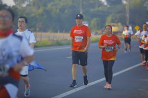 BIB: 6004, 6145
                            <button type="button" onclick="openModal(6439611)" class="btn btn-primary btn-sm float-right btn-popup" data-toggle="modal" data-target=".modal-high-quality">
                        <i class="fas fa-shopping-cart"></i> Add to Cart
                    </button>
                                            <button type="button" onclick="isThisMe(6439611, true)" class="btn btn-success btn-sm float-right btn-popup btn-isme hidden" data-toggle="tooltip" data-placement="bottom" title="นี่คือรูปของคุณใช่ไหม คลิกที่นี่เพื่อเอาเข้าอัลบั้ม">
                        <i class="fas fa-plus"></i> Add to album
                    </button>
                    <button type="button" onclick="isThisMe(6439611, false)" class="btn btn-warning btn-sm float-right btn-popup btn-isnotme hidden">
                        <i class="fas fa-ban"></i> Remove from album
                    </button>