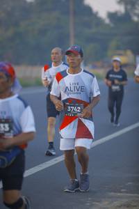 BIB: 3742
                            <button type="button" onclick="openModal(6427450)" class="btn btn-primary btn-sm float-right btn-popup" data-toggle="modal" data-target=".modal-high-quality">
                        <i class="fas fa-shopping-cart"></i> Add to Cart
                    </button>
                                            <button type="button" onclick="isThisMe(6427450, true)" class="btn btn-success btn-sm float-right btn-popup btn-isme hidden" data-toggle="tooltip" data-placement="bottom" title="นี่คือรูปของคุณใช่ไหม คลิกที่นี่เพื่อเอาเข้าอัลบั้ม">
                        <i class="fas fa-plus"></i> Add to album
                    </button>
                    <button type="button" onclick="isThisMe(6427450, false)" class="btn btn-warning btn-sm float-right btn-popup btn-isnotme hidden">
                        <i class="fas fa-ban"></i> Remove from album
                    </button>