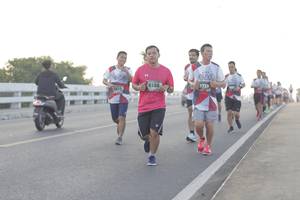 BIB: 6156, 3729, 0417
                            <button type="button" onclick="openModal(6382013)" class="btn btn-primary btn-sm float-right btn-popup" data-toggle="modal" data-target=".modal-high-quality">
                        <i class="fas fa-shopping-cart"></i> Add to Cart
                    </button>
                                            <button type="button" onclick="isThisMe(6382013, true)" class="btn btn-success btn-sm float-right btn-popup btn-isme hidden" data-toggle="tooltip" data-placement="bottom" title="นี่คือรูปของคุณใช่ไหม คลิกที่นี่เพื่อเอาเข้าอัลบั้ม">
                        <i class="fas fa-plus"></i> Add to album
                    </button>
                    <button type="button" onclick="isThisMe(6382013, false)" class="btn btn-warning btn-sm float-right btn-popup btn-isnotme hidden">
                        <i class="fas fa-ban"></i> Remove from album
                    </button>