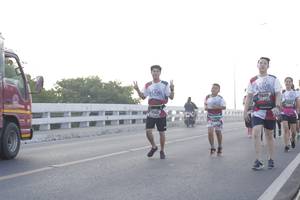 BIB: 7699, 72537, 7737
                            <button type="button" onclick="openModal(6387253)" class="btn btn-primary btn-sm float-right btn-popup" data-toggle="modal" data-target=".modal-high-quality">
                        <i class="fas fa-shopping-cart"></i> Add to Cart
                    </button>
                                            <button type="button" onclick="isThisMe(6387253, true)" class="btn btn-success btn-sm float-right btn-popup btn-isme hidden" data-toggle="tooltip" data-placement="bottom" title="นี่คือรูปของคุณใช่ไหม คลิกที่นี่เพื่อเอาเข้าอัลบั้ม">
                        <i class="fas fa-plus"></i> Add to album
                    </button>
                    <button type="button" onclick="isThisMe(6387253, false)" class="btn btn-warning btn-sm float-right btn-popup btn-isnotme hidden">
                        <i class="fas fa-ban"></i> Remove from album
                    </button>