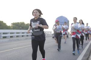 BIB: 638
                            <button type="button" onclick="openModal(6386984)" class="btn btn-primary btn-sm float-right btn-popup" data-toggle="modal" data-target=".modal-high-quality">
                        <i class="fas fa-shopping-cart"></i> Add to Cart
                    </button>
                                            <button type="button" onclick="isThisMe(6386984, true)" class="btn btn-success btn-sm float-right btn-popup btn-isme hidden" data-toggle="tooltip" data-placement="bottom" title="นี่คือรูปของคุณใช่ไหม คลิกที่นี่เพื่อเอาเข้าอัลบั้ม">
                        <i class="fas fa-plus"></i> Add to album
                    </button>
                    <button type="button" onclick="isThisMe(6386984, false)" class="btn btn-warning btn-sm float-right btn-popup btn-isnotme hidden">
                        <i class="fas fa-ban"></i> Remove from album
                    </button>