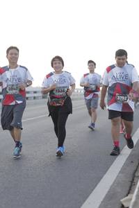 BIB: 6940, 7326, 3792
                            <button type="button" onclick="openModal(6384524)" class="btn btn-primary btn-sm float-right btn-popup" data-toggle="modal" data-target=".modal-high-quality">
                        <i class="fas fa-shopping-cart"></i> Add to Cart
                    </button>
                                            <button type="button" onclick="isThisMe(6384524, true)" class="btn btn-success btn-sm float-right btn-popup btn-isme hidden" data-toggle="tooltip" data-placement="bottom" title="นี่คือรูปของคุณใช่ไหม คลิกที่นี่เพื่อเอาเข้าอัลบั้ม">
                        <i class="fas fa-plus"></i> Add to album
                    </button>
                    <button type="button" onclick="isThisMe(6384524, false)" class="btn btn-warning btn-sm float-right btn-popup btn-isnotme hidden">
                        <i class="fas fa-ban"></i> Remove from album
                    </button>