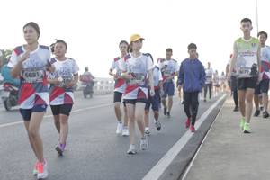 BIB: 6677, 6691, 208
                            <button type="button" onclick="openModal(6377672)" class="btn btn-primary btn-sm float-right btn-popup" data-toggle="modal" data-target=".modal-high-quality">
                        <i class="fas fa-shopping-cart"></i> Add to Cart
                    </button>
                                            <button type="button" onclick="isThisMe(6377672, true)" class="btn btn-success btn-sm float-right btn-popup btn-isme hidden" data-toggle="tooltip" data-placement="bottom" title="นี่คือรูปของคุณใช่ไหม คลิกที่นี่เพื่อเอาเข้าอัลบั้ม">
                        <i class="fas fa-plus"></i> Add to album
                    </button>
                    <button type="button" onclick="isThisMe(6377672, false)" class="btn btn-warning btn-sm float-right btn-popup btn-isnotme hidden">
                        <i class="fas fa-ban"></i> Remove from album
                    </button>