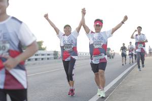 BIB: 6959, 7537
                            <button type="button" onclick="openModal(6383159)" class="btn btn-primary btn-sm float-right btn-popup" data-toggle="modal" data-target=".modal-high-quality">
                        <i class="fas fa-shopping-cart"></i> Add to Cart
                    </button>
                                            <button type="button" onclick="isThisMe(6383159, true)" class="btn btn-success btn-sm float-right btn-popup btn-isme hidden" data-toggle="tooltip" data-placement="bottom" title="นี่คือรูปของคุณใช่ไหม คลิกที่นี่เพื่อเอาเข้าอัลบั้ม">
                        <i class="fas fa-plus"></i> Add to album
                    </button>
                    <button type="button" onclick="isThisMe(6383159, false)" class="btn btn-warning btn-sm float-right btn-popup btn-isnotme hidden">
                        <i class="fas fa-ban"></i> Remove from album
                    </button>