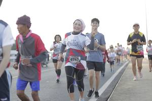 BIB: 606, 6747
                            <button type="button" onclick="openModal(6387372)" class="btn btn-primary btn-sm float-right btn-popup" data-toggle="modal" data-target=".modal-high-quality">
                        <i class="fas fa-shopping-cart"></i> Add to Cart
                    </button>
                                            <button type="button" onclick="isThisMe(6387372, true)" class="btn btn-success btn-sm float-right btn-popup btn-isme hidden" data-toggle="tooltip" data-placement="bottom" title="นี่คือรูปของคุณใช่ไหม คลิกที่นี่เพื่อเอาเข้าอัลบั้ม">
                        <i class="fas fa-plus"></i> Add to album
                    </button>
                    <button type="button" onclick="isThisMe(6387372, false)" class="btn btn-warning btn-sm float-right btn-popup btn-isnotme hidden">
                        <i class="fas fa-ban"></i> Remove from album
                    </button>