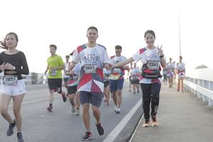 BIB: 7261, 7091, 7677
                            <button type="button" onclick="openModal(6387130)" class="btn btn-primary btn-sm float-right btn-popup" data-toggle="modal" data-target=".modal-high-quality">
                        <i class="fas fa-shopping-cart"></i> Add to Cart
                    </button>
                                            <button type="button" onclick="isThisMe(6387130, true)" class="btn btn-success btn-sm float-right btn-popup btn-isme hidden" data-toggle="tooltip" data-placement="bottom" title="นี่คือรูปของคุณใช่ไหม คลิกที่นี่เพื่อเอาเข้าอัลบั้ม">
                        <i class="fas fa-plus"></i> Add to album
                    </button>
                    <button type="button" onclick="isThisMe(6387130, false)" class="btn btn-warning btn-sm float-right btn-popup btn-isnotme hidden">
                        <i class="fas fa-ban"></i> Remove from album
                    </button>