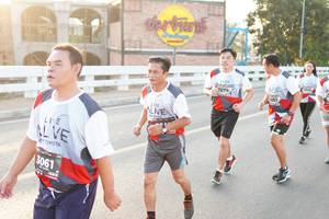 BIB: 7074, 451, 3061
                            <button type="button" onclick="openModal(6470271)" class="btn btn-primary btn-sm float-right btn-popup" data-toggle="modal" data-target=".modal-high-quality">
                        <i class="fas fa-shopping-cart"></i> Add to Cart
                    </button>
                                            <button type="button" onclick="isThisMe(6470271, true)" class="btn btn-success btn-sm float-right btn-popup btn-isme hidden" data-toggle="tooltip" data-placement="bottom" title="นี่คือรูปของคุณใช่ไหม คลิกที่นี่เพื่อเอาเข้าอัลบั้ม">
                        <i class="fas fa-plus"></i> Add to album
                    </button>
                    <button type="button" onclick="isThisMe(6470271, false)" class="btn btn-warning btn-sm float-right btn-popup btn-isnotme hidden">
                        <i class="fas fa-ban"></i> Remove from album
                    </button>