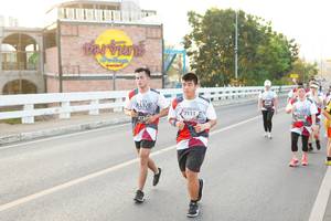 BIB: 7111, 2130, 621
                            <button type="button" onclick="openModal(6469964)" class="btn btn-primary btn-sm float-right btn-popup" data-toggle="modal" data-target=".modal-high-quality">
                        <i class="fas fa-shopping-cart"></i> Add to Cart
                    </button>
                                            <button type="button" onclick="isThisMe(6469964, true)" class="btn btn-success btn-sm float-right btn-popup btn-isme hidden" data-toggle="tooltip" data-placement="bottom" title="นี่คือรูปของคุณใช่ไหม คลิกที่นี่เพื่อเอาเข้าอัลบั้ม">
                        <i class="fas fa-plus"></i> Add to album
                    </button>
                    <button type="button" onclick="isThisMe(6469964, false)" class="btn btn-warning btn-sm float-right btn-popup btn-isnotme hidden">
                        <i class="fas fa-ban"></i> Remove from album
                    </button>