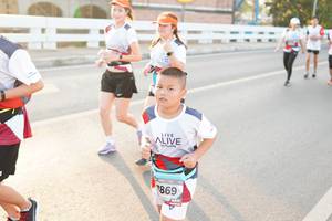 BIB: 1869
                            <button type="button" onclick="openModal(6435986)" class="btn btn-primary btn-sm float-right btn-popup" data-toggle="modal" data-target=".modal-high-quality">
                        <i class="fas fa-shopping-cart"></i> Add to Cart
                    </button>
                                            <button type="button" onclick="isThisMe(6435986, true)" class="btn btn-success btn-sm float-right btn-popup btn-isme hidden" data-toggle="tooltip" data-placement="bottom" title="นี่คือรูปของคุณใช่ไหม คลิกที่นี่เพื่อเอาเข้าอัลบั้ม">
                        <i class="fas fa-plus"></i> Add to album
                    </button>
                    <button type="button" onclick="isThisMe(6435986, false)" class="btn btn-warning btn-sm float-right btn-popup btn-isnotme hidden">
                        <i class="fas fa-ban"></i> Remove from album
                    </button>