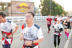 BIB: 730
                            <button type="button" onclick="openModal(6469710)" class="btn btn-primary btn-sm float-right btn-popup" data-toggle="modal" data-target=".modal-high-quality">
                        <i class="fas fa-shopping-cart"></i> Add to Cart
                    </button>
                                            <button type="button" onclick="isThisMe(6469710, true)" class="btn btn-success btn-sm float-right btn-popup btn-isme hidden" data-toggle="tooltip" data-placement="bottom" title="นี่คือรูปของคุณใช่ไหม คลิกที่นี่เพื่อเอาเข้าอัลบั้ม">
                        <i class="fas fa-plus"></i> Add to album
                    </button>
                    <button type="button" onclick="isThisMe(6469710, false)" class="btn btn-warning btn-sm float-right btn-popup btn-isnotme hidden">
                        <i class="fas fa-ban"></i> Remove from album
                    </button>