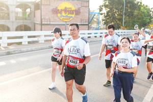 BIB: 3022, 2952, 7166, 6493, 6263
                            <button type="button" onclick="openModal(6436779)" class="btn btn-primary btn-sm float-right btn-popup" data-toggle="modal" data-target=".modal-high-quality">
                        <i class="fas fa-shopping-cart"></i> Add to Cart
                    </button>
                                            <button type="button" onclick="isThisMe(6436779, true)" class="btn btn-success btn-sm float-right btn-popup btn-isme hidden" data-toggle="tooltip" data-placement="bottom" title="นี่คือรูปของคุณใช่ไหม คลิกที่นี่เพื่อเอาเข้าอัลบั้ม">
                        <i class="fas fa-plus"></i> Add to album
                    </button>
                    <button type="button" onclick="isThisMe(6436779, false)" class="btn btn-warning btn-sm float-right btn-popup btn-isnotme hidden">
                        <i class="fas fa-ban"></i> Remove from album
                    </button>