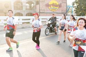 BIB: 7393, 7246
                            <button type="button" onclick="openModal(6436523)" class="btn btn-primary btn-sm float-right btn-popup" data-toggle="modal" data-target=".modal-high-quality">
                        <i class="fas fa-shopping-cart"></i> Add to Cart
                    </button>
                                            <button type="button" onclick="isThisMe(6436523, true)" class="btn btn-success btn-sm float-right btn-popup btn-isme hidden" data-toggle="tooltip" data-placement="bottom" title="นี่คือรูปของคุณใช่ไหม คลิกที่นี่เพื่อเอาเข้าอัลบั้ม">
                        <i class="fas fa-plus"></i> Add to album
                    </button>
                    <button type="button" onclick="isThisMe(6436523, false)" class="btn btn-warning btn-sm float-right btn-popup btn-isnotme hidden">
                        <i class="fas fa-ban"></i> Remove from album
                    </button>