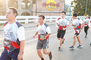 BIB: 7074, 2941, 3061
                            <button type="button" onclick="openModal(6470270)" class="btn btn-primary btn-sm float-right btn-popup" data-toggle="modal" data-target=".modal-high-quality">
                        <i class="fas fa-shopping-cart"></i> Add to Cart
                    </button>
                                            <button type="button" onclick="isThisMe(6470270, true)" class="btn btn-success btn-sm float-right btn-popup btn-isme hidden" data-toggle="tooltip" data-placement="bottom" title="นี่คือรูปของคุณใช่ไหม คลิกที่นี่เพื่อเอาเข้าอัลบั้ม">
                        <i class="fas fa-plus"></i> Add to album
                    </button>
                    <button type="button" onclick="isThisMe(6470270, false)" class="btn btn-warning btn-sm float-right btn-popup btn-isnotme hidden">
                        <i class="fas fa-ban"></i> Remove from album
                    </button>