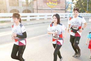 BIB: 7693, 883
                            <button type="button" onclick="openModal(6436262)" class="btn btn-primary btn-sm float-right btn-popup" data-toggle="modal" data-target=".modal-high-quality">
                        <i class="fas fa-shopping-cart"></i> Add to Cart
                    </button>
                                            <button type="button" onclick="isThisMe(6436262, true)" class="btn btn-success btn-sm float-right btn-popup btn-isme hidden" data-toggle="tooltip" data-placement="bottom" title="นี่คือรูปของคุณใช่ไหม คลิกที่นี่เพื่อเอาเข้าอัลบั้ม">
                        <i class="fas fa-plus"></i> Add to album
                    </button>
                    <button type="button" onclick="isThisMe(6436262, false)" class="btn btn-warning btn-sm float-right btn-popup btn-isnotme hidden">
                        <i class="fas fa-ban"></i> Remove from album
                    </button>