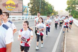 BIB: 7823
                            <button type="button" onclick="openModal(6470058)" class="btn btn-primary btn-sm float-right btn-popup" data-toggle="modal" data-target=".modal-high-quality">
                        <i class="fas fa-shopping-cart"></i> Add to Cart
                    </button>
                                            <button type="button" onclick="isThisMe(6470058, true)" class="btn btn-success btn-sm float-right btn-popup btn-isme hidden" data-toggle="tooltip" data-placement="bottom" title="นี่คือรูปของคุณใช่ไหม คลิกที่นี่เพื่อเอาเข้าอัลบั้ม">
                        <i class="fas fa-plus"></i> Add to album
                    </button>
                    <button type="button" onclick="isThisMe(6470058, false)" class="btn btn-warning btn-sm float-right btn-popup btn-isnotme hidden">
                        <i class="fas fa-ban"></i> Remove from album
                    </button>