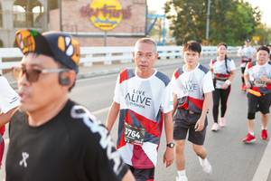 BIB: 3764
                            <button type="button" onclick="openModal(6469637)" class="btn btn-primary btn-sm float-right btn-popup" data-toggle="modal" data-target=".modal-high-quality">
                        <i class="fas fa-shopping-cart"></i> Add to Cart
                    </button>
                                            <button type="button" onclick="isThisMe(6469637, true)" class="btn btn-success btn-sm float-right btn-popup btn-isme hidden" data-toggle="tooltip" data-placement="bottom" title="นี่คือรูปของคุณใช่ไหม คลิกที่นี่เพื่อเอาเข้าอัลบั้ม">
                        <i class="fas fa-plus"></i> Add to album
                    </button>
                    <button type="button" onclick="isThisMe(6469637, false)" class="btn btn-warning btn-sm float-right btn-popup btn-isnotme hidden">
                        <i class="fas fa-ban"></i> Remove from album
                    </button>