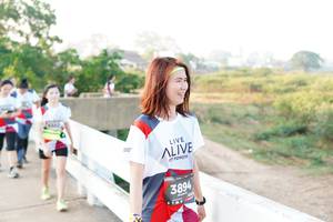 BIB: 302, 3894
                            <button type="button" onclick="openModal(6437121)" class="btn btn-primary btn-sm float-right btn-popup" data-toggle="modal" data-target=".modal-high-quality">
                        <i class="fas fa-shopping-cart"></i> Add to Cart
                    </button>
                                            <button type="button" onclick="isThisMe(6437121, true)" class="btn btn-success btn-sm float-right btn-popup btn-isme hidden" data-toggle="tooltip" data-placement="bottom" title="นี่คือรูปของคุณใช่ไหม คลิกที่นี่เพื่อเอาเข้าอัลบั้ม">
                        <i class="fas fa-plus"></i> Add to album
                    </button>
                    <button type="button" onclick="isThisMe(6437121, false)" class="btn btn-warning btn-sm float-right btn-popup btn-isnotme hidden">
                        <i class="fas fa-ban"></i> Remove from album
                    </button>