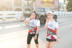 BIB: 2917, 3117
                            <button type="button" onclick="openModal(6436728)" class="btn btn-primary btn-sm float-right btn-popup" data-toggle="modal" data-target=".modal-high-quality">
                        <i class="fas fa-shopping-cart"></i> Add to Cart
                    </button>
                                            <button type="button" onclick="isThisMe(6436728, true)" class="btn btn-success btn-sm float-right btn-popup btn-isme hidden" data-toggle="tooltip" data-placement="bottom" title="นี่คือรูปของคุณใช่ไหม คลิกที่นี่เพื่อเอาเข้าอัลบั้ม">
                        <i class="fas fa-plus"></i> Add to album
                    </button>
                    <button type="button" onclick="isThisMe(6436728, false)" class="btn btn-warning btn-sm float-right btn-popup btn-isnotme hidden">
                        <i class="fas fa-ban"></i> Remove from album
                    </button>