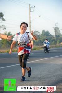 BIB: 6390, 2019
                            <button type="button" onclick="openModal(6568232)" class="btn btn-primary btn-sm float-right btn-popup" data-toggle="modal" data-target=".modal-high-quality">
                        <i class="fas fa-shopping-cart"></i> Add to Cart
                    </button>
                                            <button type="button" onclick="isThisMe(6568232, true)" class="btn btn-success btn-sm float-right btn-popup btn-isme hidden" data-toggle="tooltip" data-placement="bottom" title="นี่คือรูปของคุณใช่ไหม คลิกที่นี่เพื่อเอาเข้าอัลบั้ม">
                        <i class="fas fa-plus"></i> Add to album
                    </button>
                    <button type="button" onclick="isThisMe(6568232, false)" class="btn btn-warning btn-sm float-right btn-popup btn-isnotme hidden">
                        <i class="fas fa-ban"></i> Remove from album
                    </button>