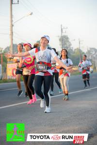 BIB: 3841, 7879, 3125, 2019
                            <button type="button" onclick="openModal(6571752)" class="btn btn-primary btn-sm float-right btn-popup" data-toggle="modal" data-target=".modal-high-quality">
                        <i class="fas fa-shopping-cart"></i> Add to Cart
                    </button>
                                            <button type="button" onclick="isThisMe(6571752, true)" class="btn btn-success btn-sm float-right btn-popup btn-isme hidden" data-toggle="tooltip" data-placement="bottom" title="นี่คือรูปของคุณใช่ไหม คลิกที่นี่เพื่อเอาเข้าอัลบั้ม">
                        <i class="fas fa-plus"></i> Add to album
                    </button>
                    <button type="button" onclick="isThisMe(6571752, false)" class="btn btn-warning btn-sm float-right btn-popup btn-isnotme hidden">
                        <i class="fas fa-ban"></i> Remove from album
                    </button>