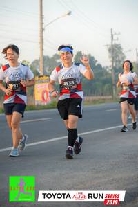 BIB: 3835, 870, 2019
                            <button type="button" onclick="openModal(6571534)" class="btn btn-primary btn-sm float-right btn-popup" data-toggle="modal" data-target=".modal-high-quality">
                        <i class="fas fa-shopping-cart"></i> Add to Cart
                    </button>
                                            <button type="button" onclick="isThisMe(6571534, true)" class="btn btn-success btn-sm float-right btn-popup btn-isme hidden" data-toggle="tooltip" data-placement="bottom" title="นี่คือรูปของคุณใช่ไหม คลิกที่นี่เพื่อเอาเข้าอัลบั้ม">
                        <i class="fas fa-plus"></i> Add to album
                    </button>
                    <button type="button" onclick="isThisMe(6571534, false)" class="btn btn-warning btn-sm float-right btn-popup btn-isnotme hidden">
                        <i class="fas fa-ban"></i> Remove from album
                    </button>