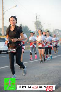 BIB: 3130, 3081, 2019
                            <button type="button" onclick="openModal(6571594)" class="btn btn-primary btn-sm float-right btn-popup" data-toggle="modal" data-target=".modal-high-quality">
                        <i class="fas fa-shopping-cart"></i> Add to Cart
                    </button>
                                            <button type="button" onclick="isThisMe(6571594, true)" class="btn btn-success btn-sm float-right btn-popup btn-isme hidden" data-toggle="tooltip" data-placement="bottom" title="นี่คือรูปของคุณใช่ไหม คลิกที่นี่เพื่อเอาเข้าอัลบั้ม">
                        <i class="fas fa-plus"></i> Add to album
                    </button>
                    <button type="button" onclick="isThisMe(6571594, false)" class="btn btn-warning btn-sm float-right btn-popup btn-isnotme hidden">
                        <i class="fas fa-ban"></i> Remove from album
                    </button>