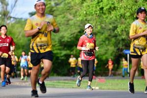 BIB: 128
                            <button type="button" onclick="openModal(5144553)" class="btn btn-primary btn-sm float-right btn-popup" data-toggle="modal" data-target=".modal-high-quality">
                        <i class="fas fa-shopping-cart"></i> Add to Cart
                    </button>
                                            <button type="button" onclick="isThisMe(5144553, true)" class="btn btn-success btn-sm float-right btn-popup btn-isme hidden" data-toggle="tooltip" data-placement="bottom" title="นี่คือรูปของคุณใช่ไหม คลิกที่นี่เพื่อเอาเข้าอัลบั้ม">
                        <i class="fas fa-plus"></i> Add to album
                    </button>
                    <button type="button" onclick="isThisMe(5144553, false)" class="btn btn-warning btn-sm float-right btn-popup btn-isnotme hidden">
                        <i class="fas fa-ban"></i> Remove from album
                    </button>