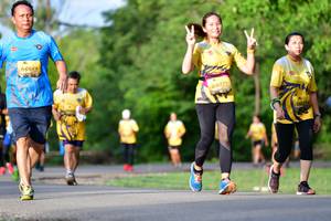 BIB: 0028, 0771
                            <button type="button" onclick="openModal(5144569)" class="btn btn-primary btn-sm float-right btn-popup" data-toggle="modal" data-target=".modal-high-quality">
                        <i class="fas fa-shopping-cart"></i> Add to Cart
                    </button>
                                            <button type="button" onclick="isThisMe(5144569, true)" class="btn btn-success btn-sm float-right btn-popup btn-isme hidden" data-toggle="tooltip" data-placement="bottom" title="นี่คือรูปของคุณใช่ไหม คลิกที่นี่เพื่อเอาเข้าอัลบั้ม">
                        <i class="fas fa-plus"></i> Add to album
                    </button>
                    <button type="button" onclick="isThisMe(5144569, false)" class="btn btn-warning btn-sm float-right btn-popup btn-isnotme hidden">
                        <i class="fas fa-ban"></i> Remove from album
                    </button>