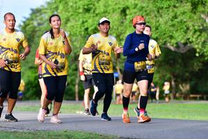 BIB: 702, 104
                            <button type="button" onclick="openModal(5145764)" class="btn btn-primary btn-sm float-right btn-popup" data-toggle="modal" data-target=".modal-high-quality">
                        <i class="fas fa-shopping-cart"></i> Add to Cart
                    </button>
                                            <button type="button" onclick="isThisMe(5145764, true)" class="btn btn-success btn-sm float-right btn-popup btn-isme hidden" data-toggle="tooltip" data-placement="bottom" title="นี่คือรูปของคุณใช่ไหม คลิกที่นี่เพื่อเอาเข้าอัลบั้ม">
                        <i class="fas fa-plus"></i> Add to album
                    </button>
                    <button type="button" onclick="isThisMe(5145764, false)" class="btn btn-warning btn-sm float-right btn-popup btn-isnotme hidden">
                        <i class="fas fa-ban"></i> Remove from album
                    </button>