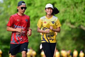 BIB: 0945
                            <button type="button" onclick="openModal(5145609)" class="btn btn-primary btn-sm float-right btn-popup" data-toggle="modal" data-target=".modal-high-quality">
                        <i class="fas fa-shopping-cart"></i> Add to Cart
                    </button>
                                            <button type="button" onclick="isThisMe(5145609, true)" class="btn btn-success btn-sm float-right btn-popup btn-isme hidden" data-toggle="tooltip" data-placement="bottom" title="นี่คือรูปของคุณใช่ไหม คลิกที่นี่เพื่อเอาเข้าอัลบั้ม">
                        <i class="fas fa-plus"></i> Add to album
                    </button>
                    <button type="button" onclick="isThisMe(5145609, false)" class="btn btn-warning btn-sm float-right btn-popup btn-isnotme hidden">
                        <i class="fas fa-ban"></i> Remove from album
                    </button>